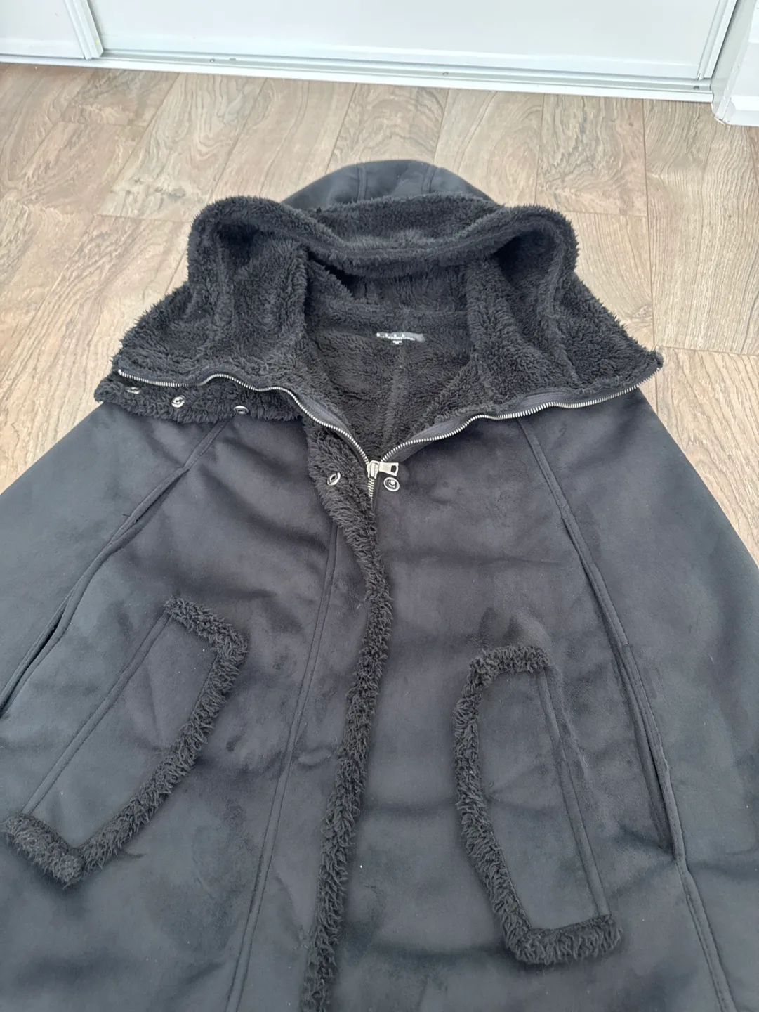 Black Hooded Cape image indicator(5)