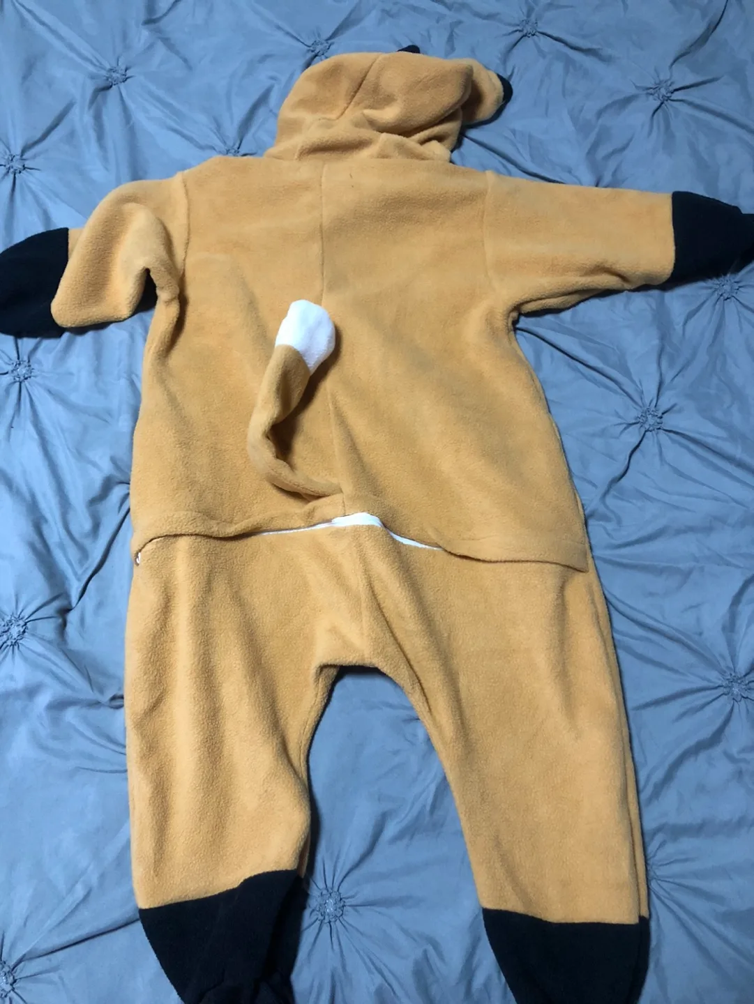 Adorable Fox Onesie - Size 95 (Like New) image indicator(2)