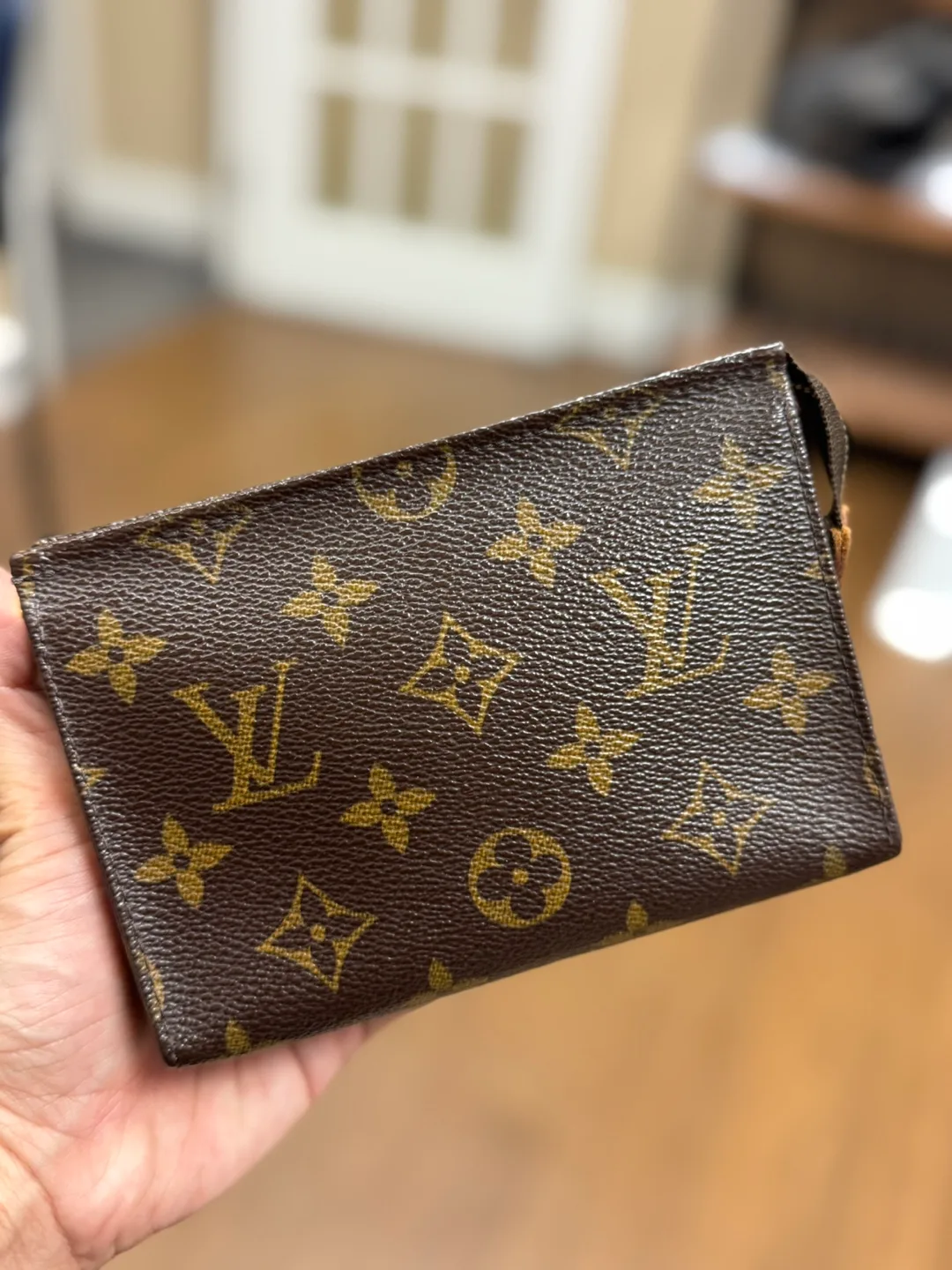 Authentic Louis Vuitton Monogram Toiletry 15 image indicator(2)
