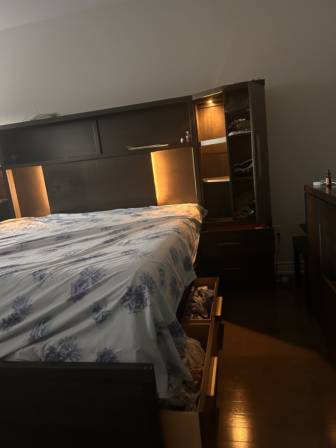 King Size Bed with Built-in Headboard and Storage - photo 4