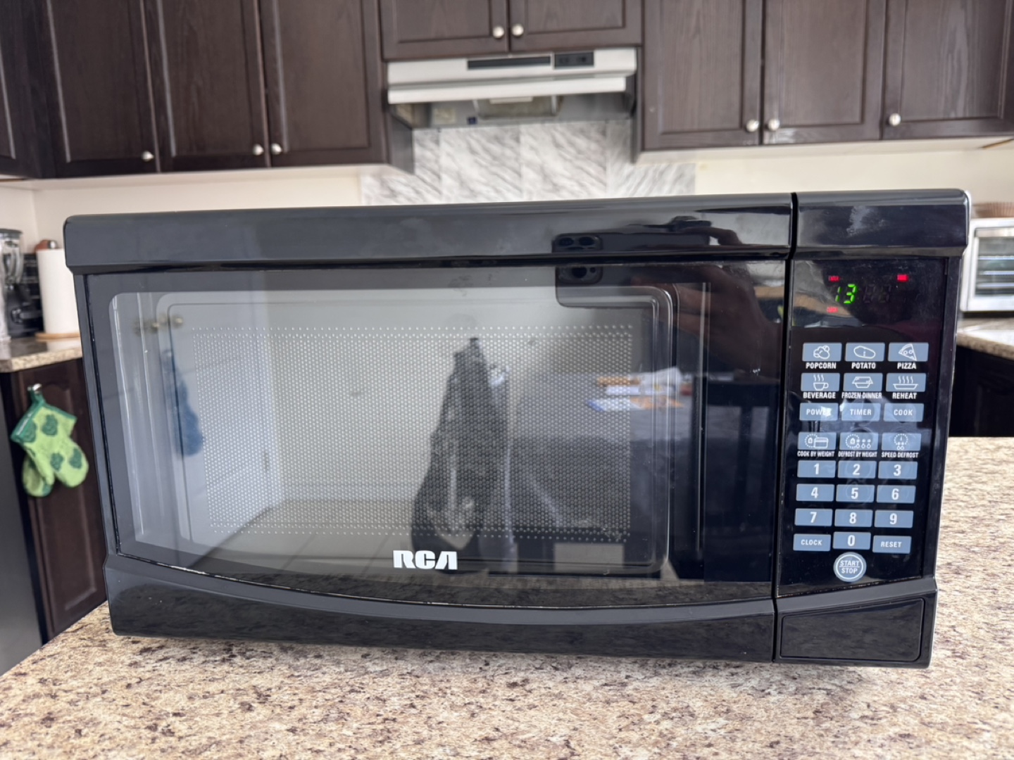 RCA Microwave - Black 0.7 Cu. Ft.