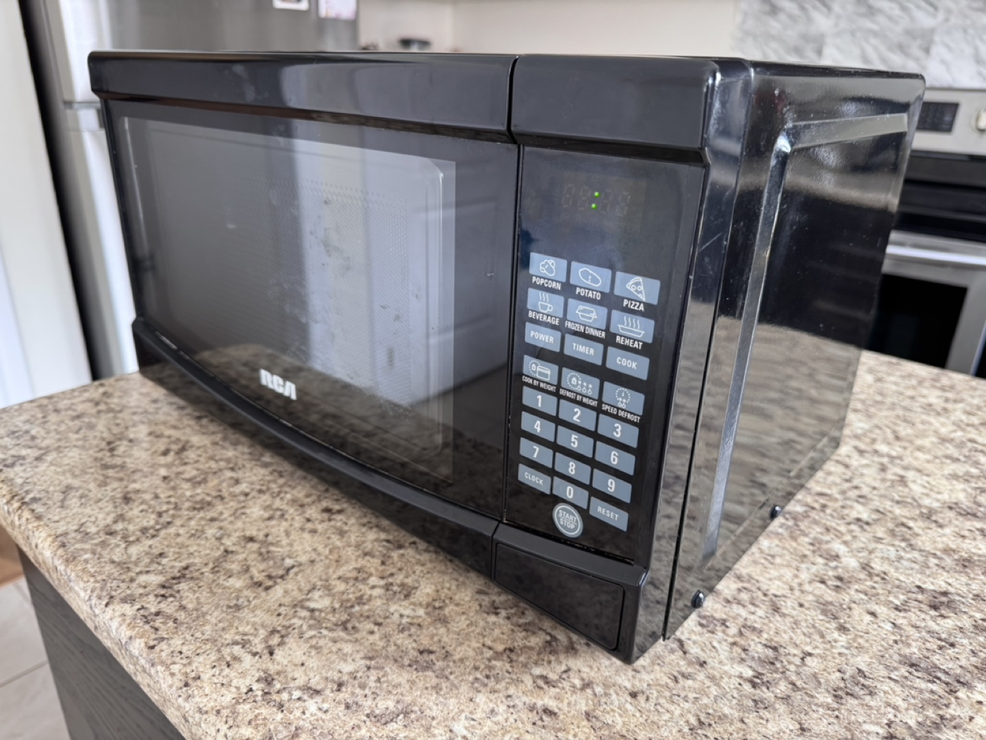 RCA Microwave - Black 0.7 Cu. Ft. - photo 3