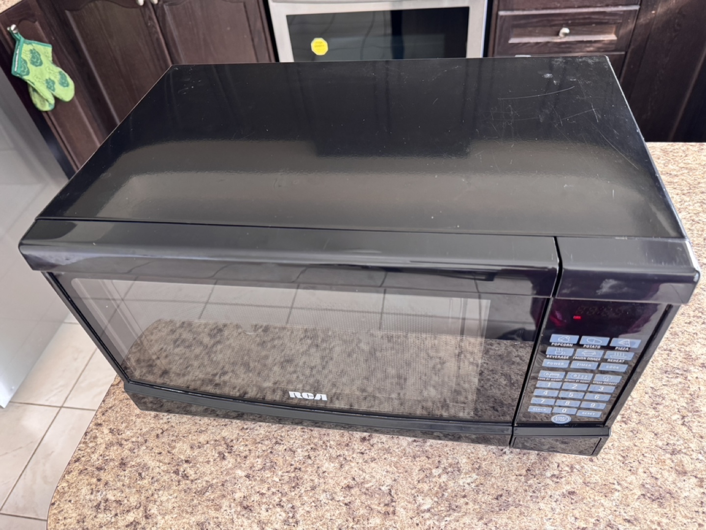 RCA Microwave - Black 0.7 Cu. Ft. - photo 2