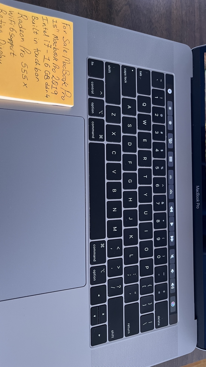 MacBook Pro 15-inch 2019 - photo 2