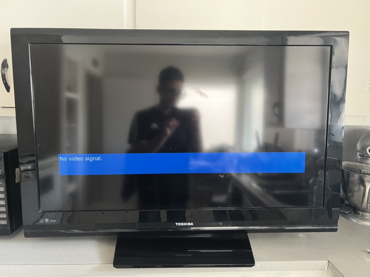 Toshiba LCD HDTV - photo 2