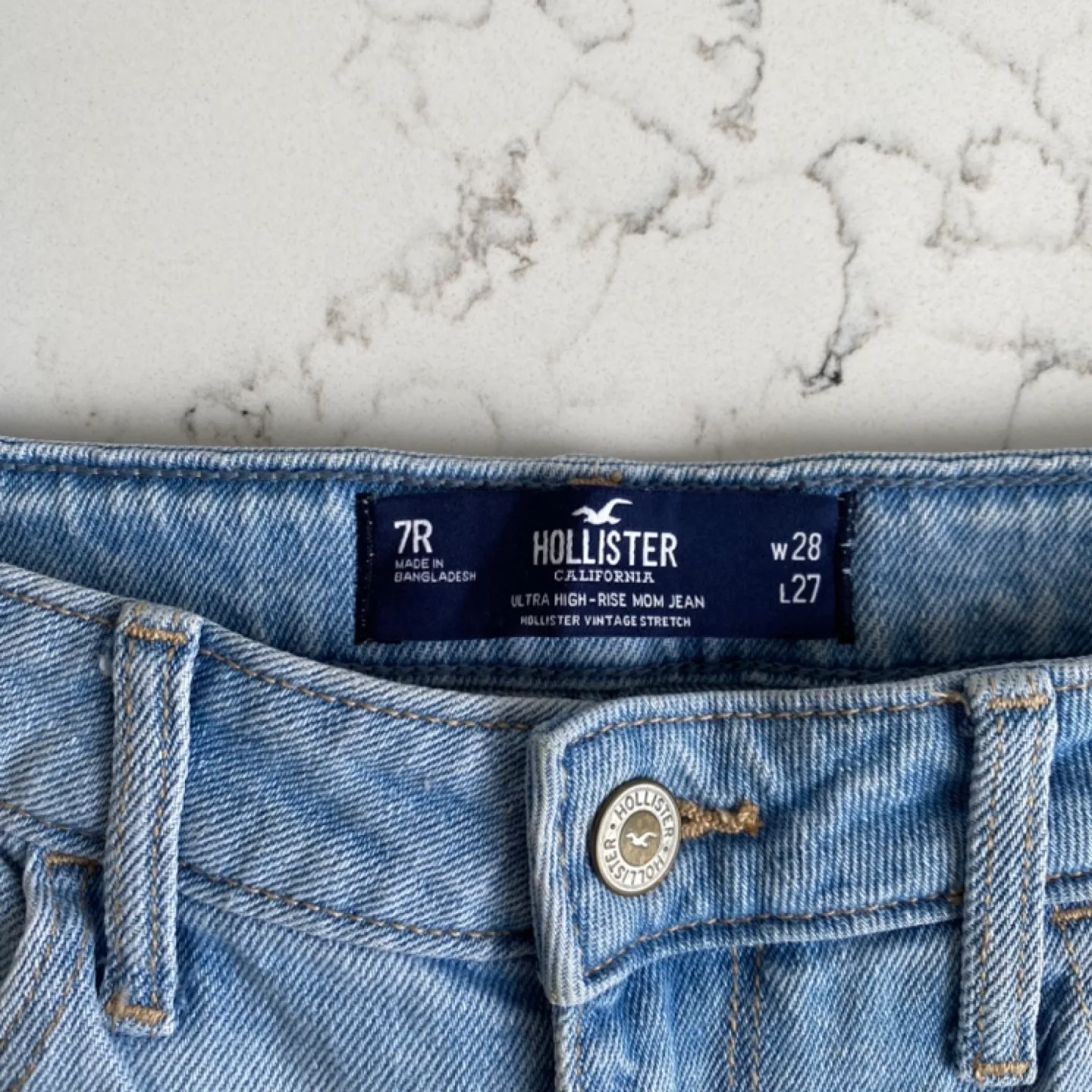 Hollister Ultra High-Rise Mom Jeans image indicator(3)