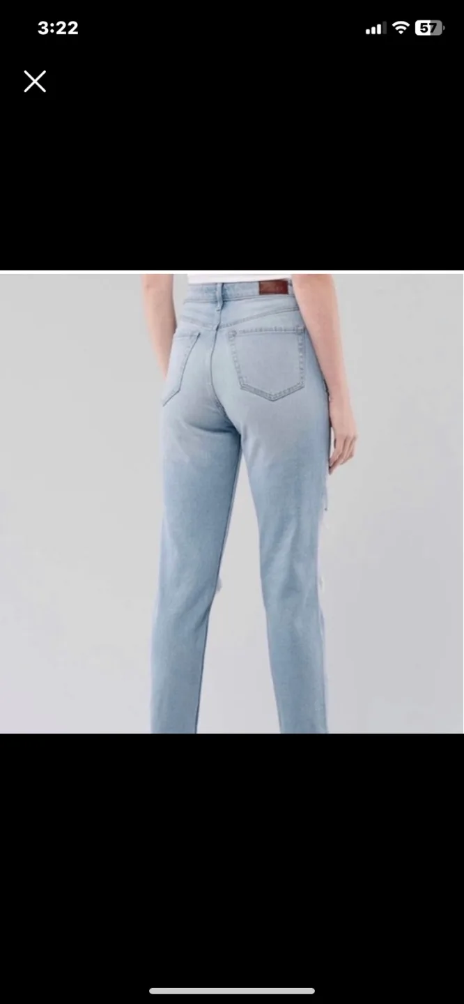 Hollister Ultra High-Rise Mom Jeans image indicator(8)
