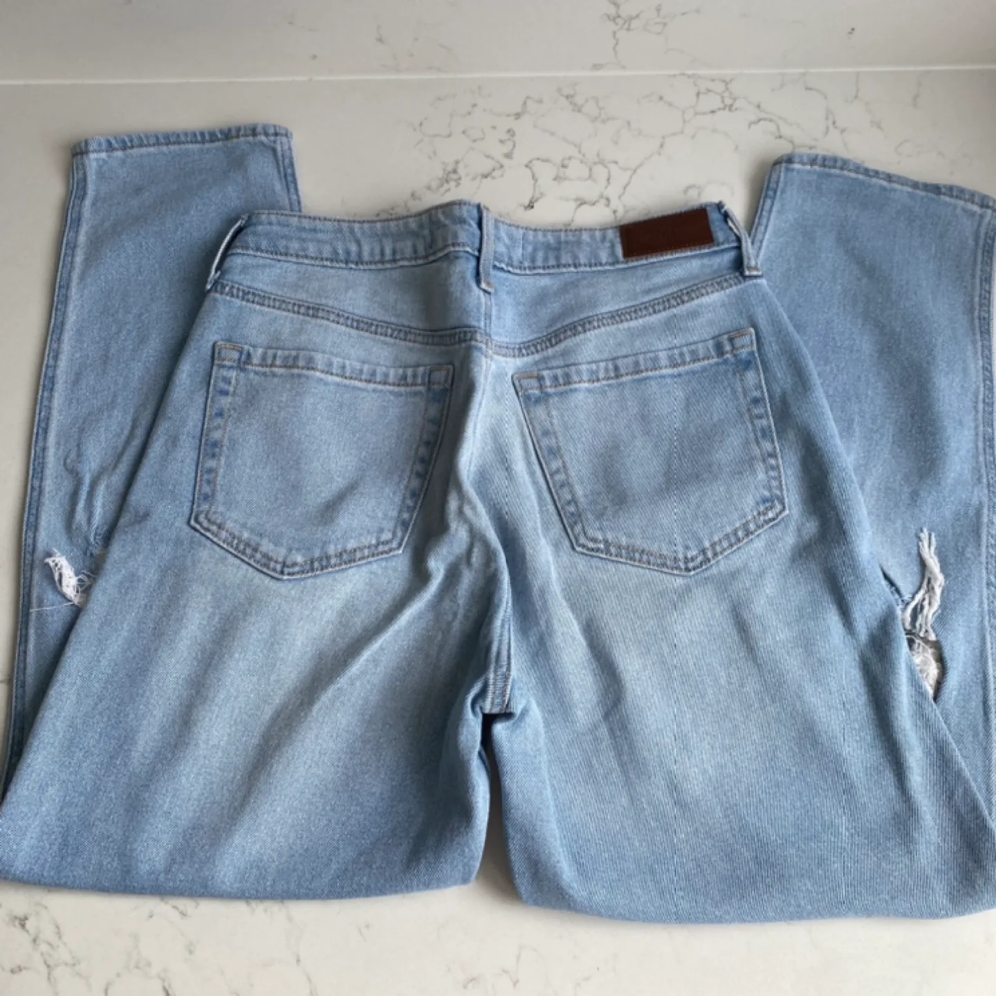 Hollister Ultra High-Rise Mom Jeans image indicator(2)