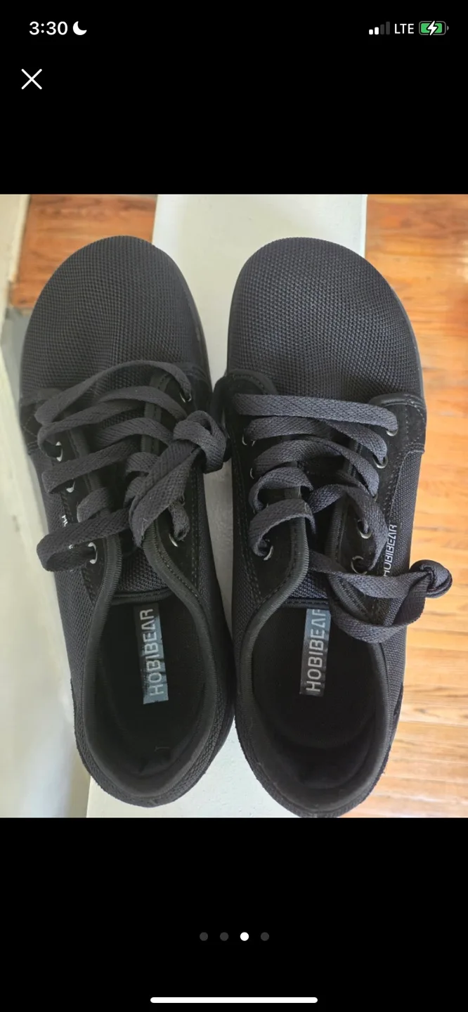 NEW women’s sneakers size 9 image indicator(3)