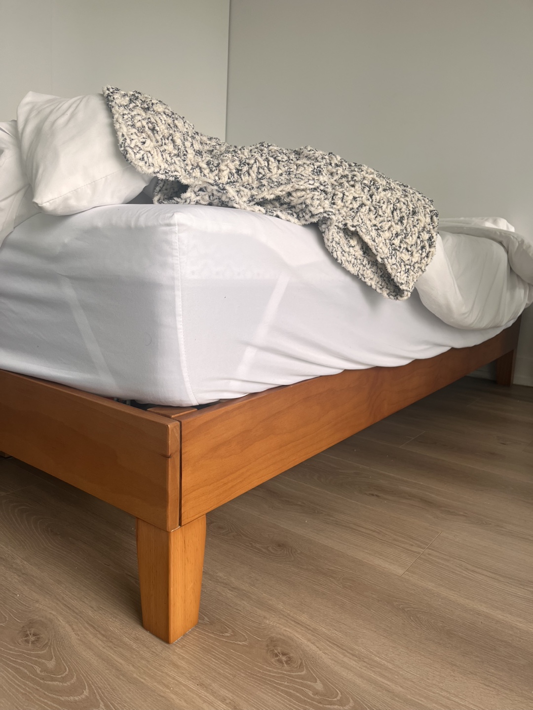 Queen Size Platform BedFrame - photo 3
