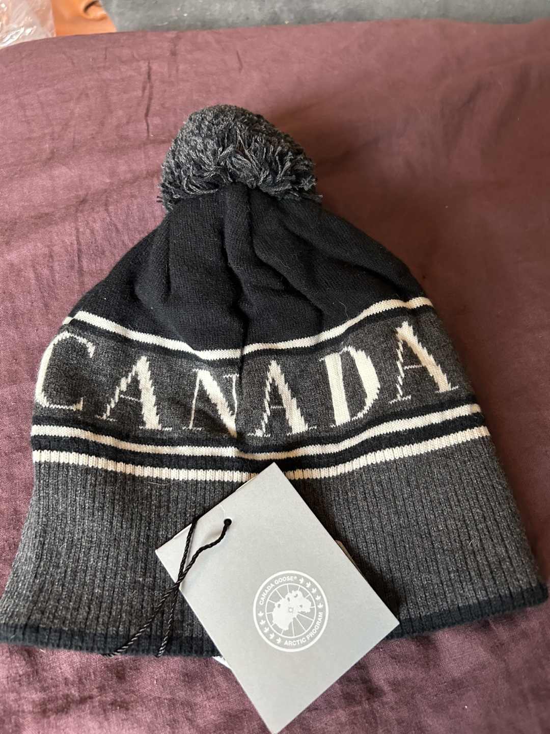 Canada Goose Pom Toque - Black