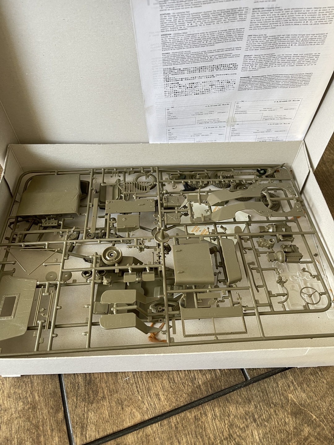 Italeri 1:24 Scale Willy's Jeep Model Kit #721 - photo 3