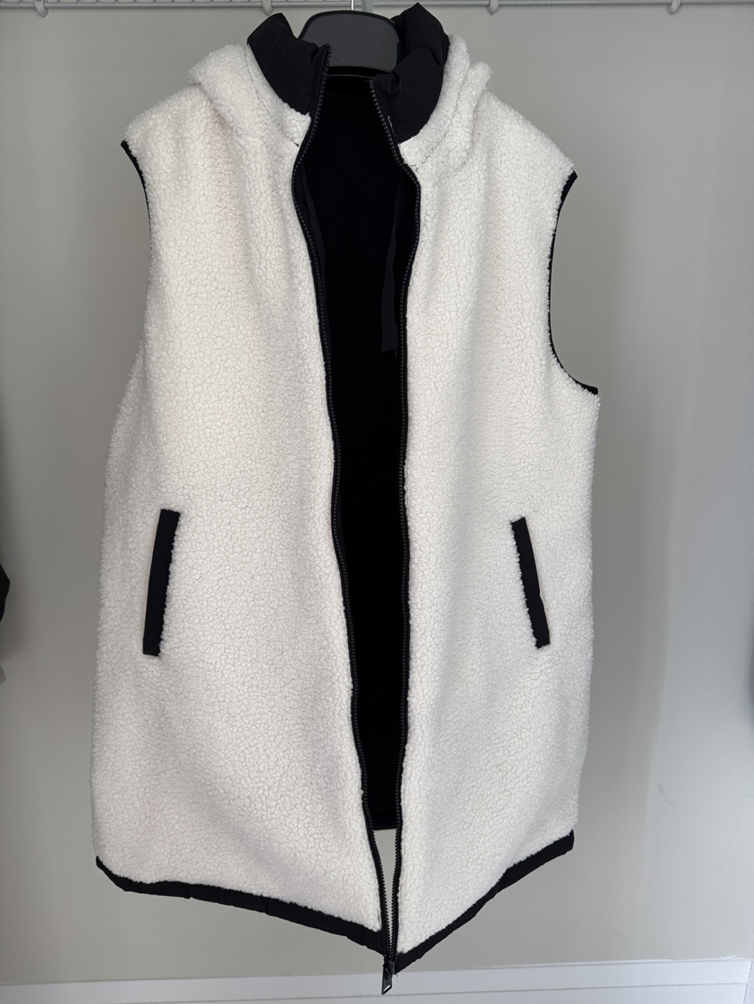 Koolaburra by UGG Women's Black Quilted Vest with Sherpa Lining - photo 3