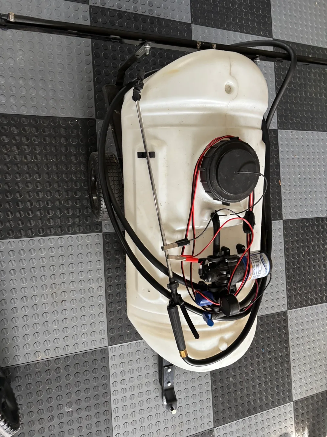 BC Agri-Ease 12V Battery Powered Sprayer image indicator(4)