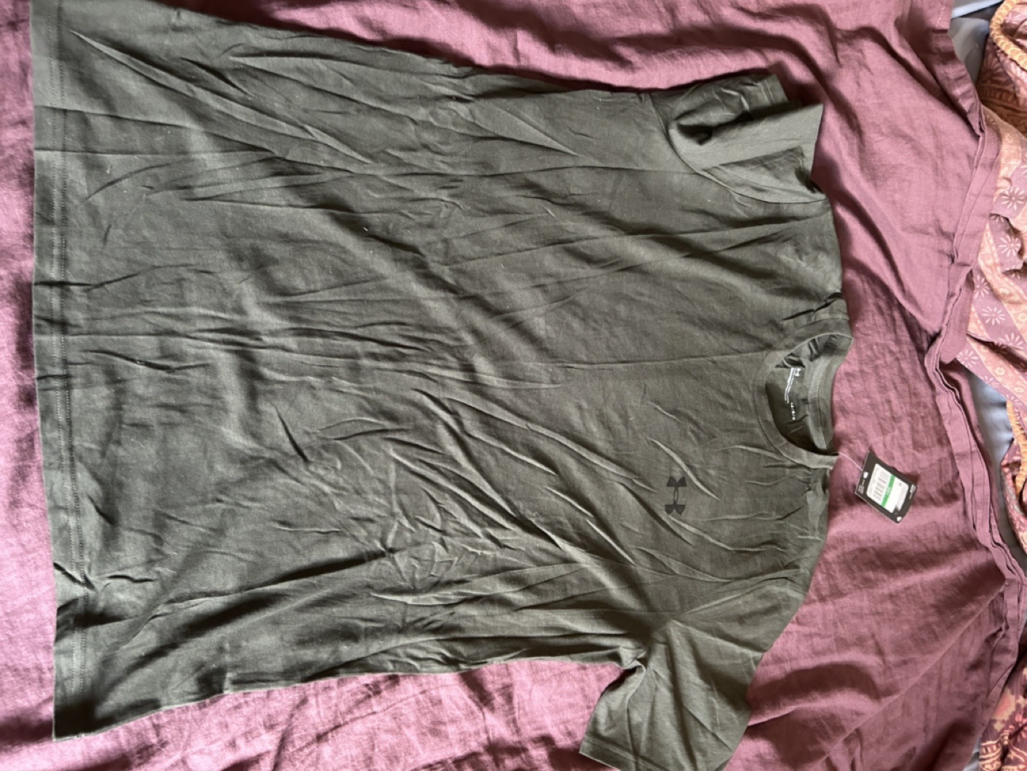 Under Armour Men's T-Shirt - Size Large - Olive Green
