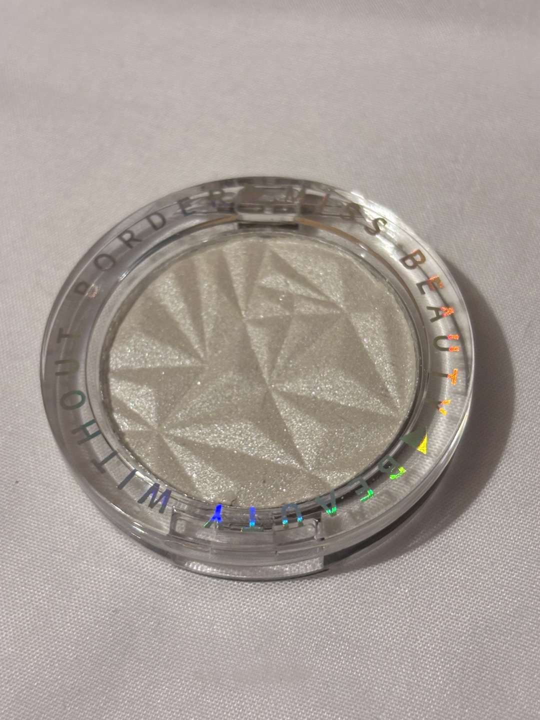 Miss Beauty Without Borders Shimmer Eyeshadow