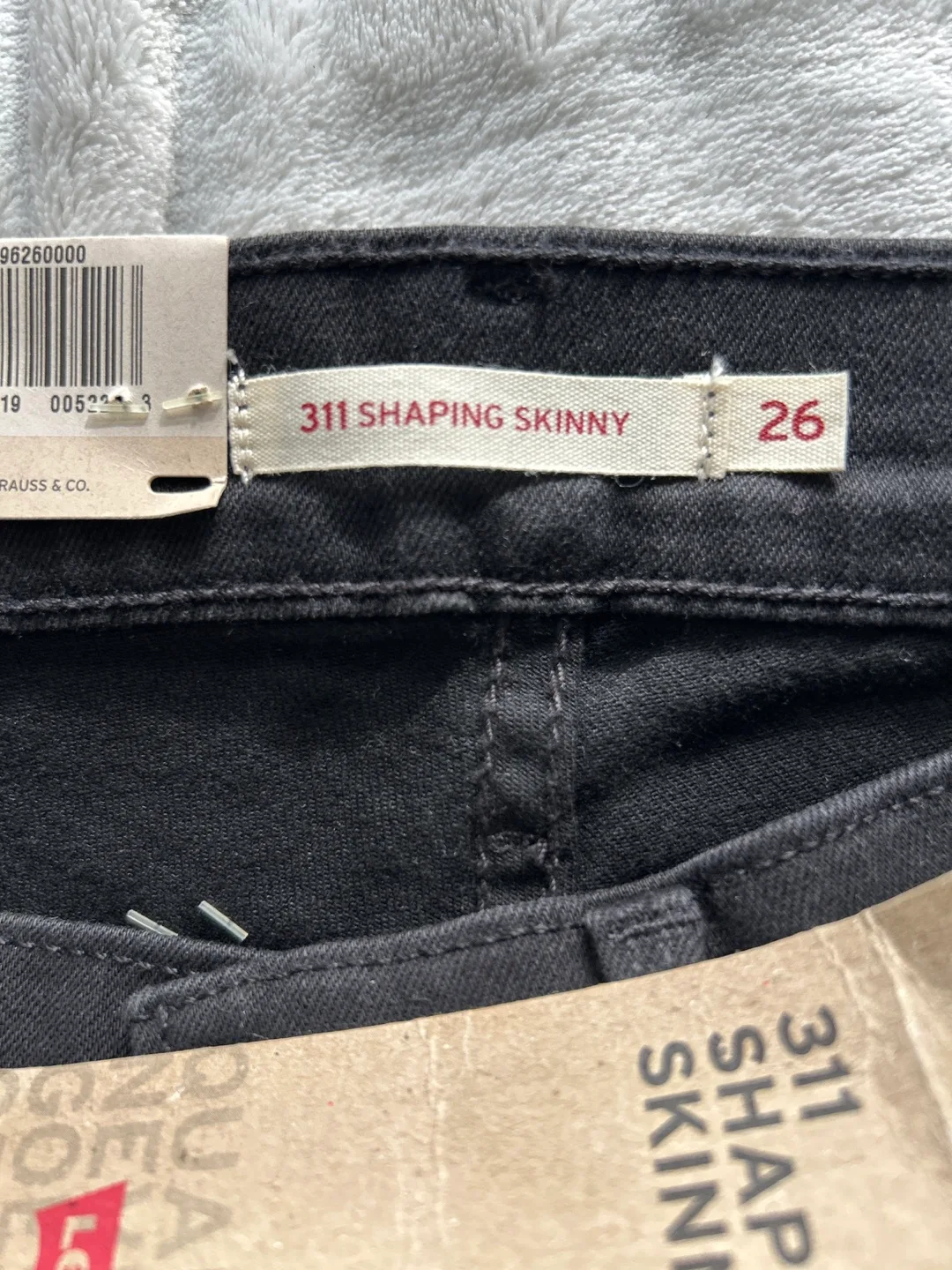 Levi's 311 Shaping Skinny Jeans - Size 26 image indicator(3)