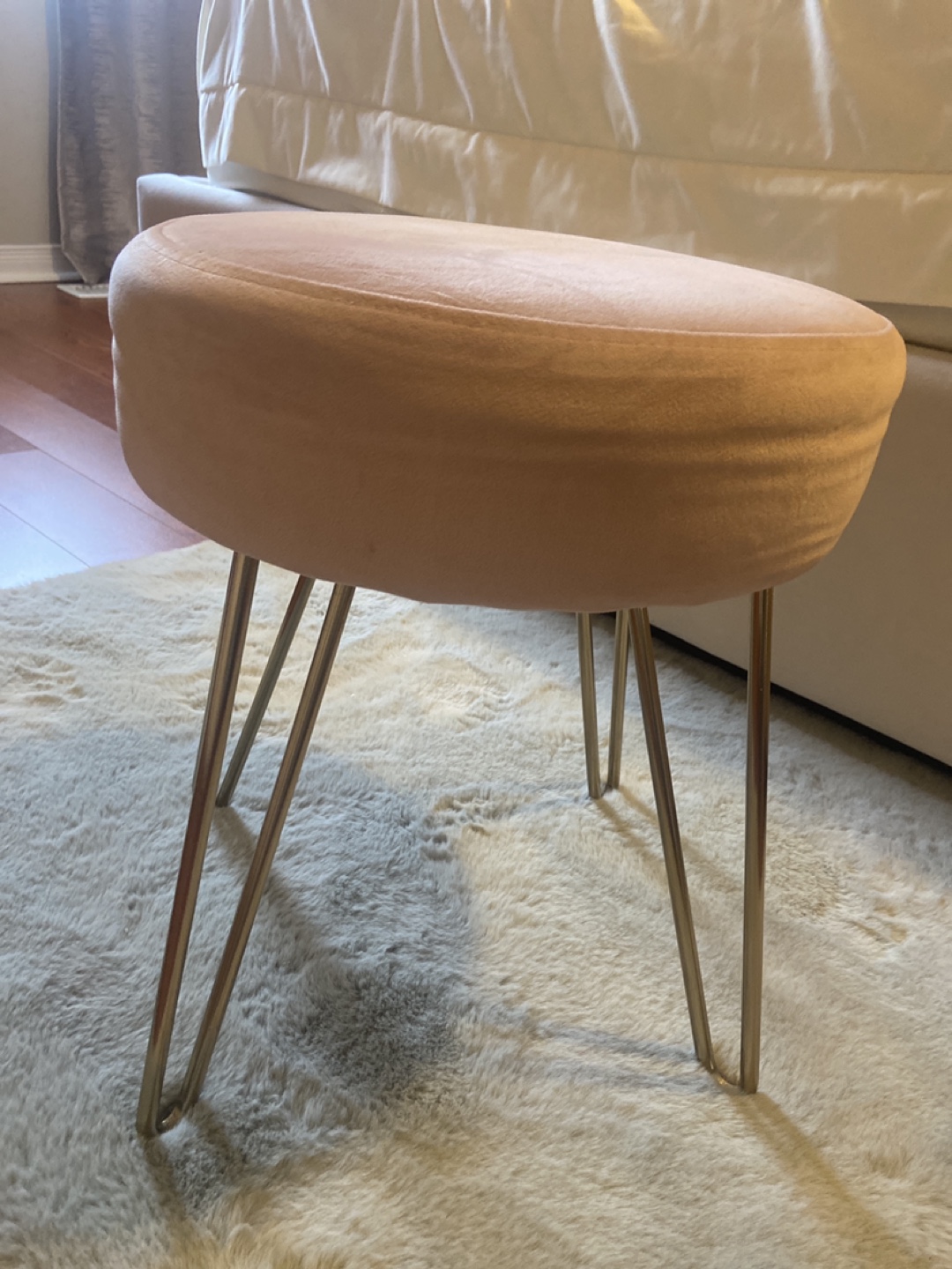 Pink Velvet Round Stool with Gold Legs - photo 2