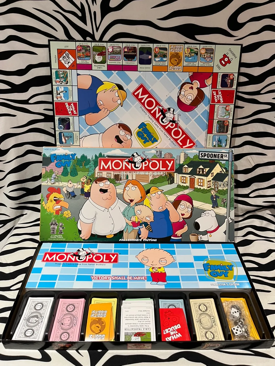 Family Guy Collector’s Edition Monopoly Game image indicator(4)