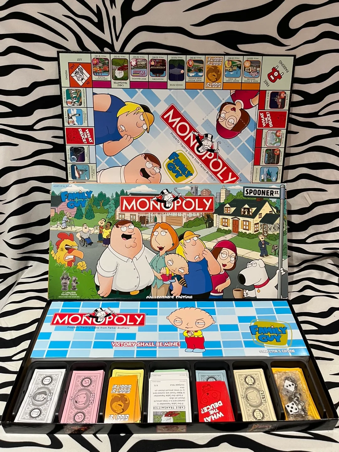 Family Guy Collector’s Edition Monopoly Game image indicator(2)