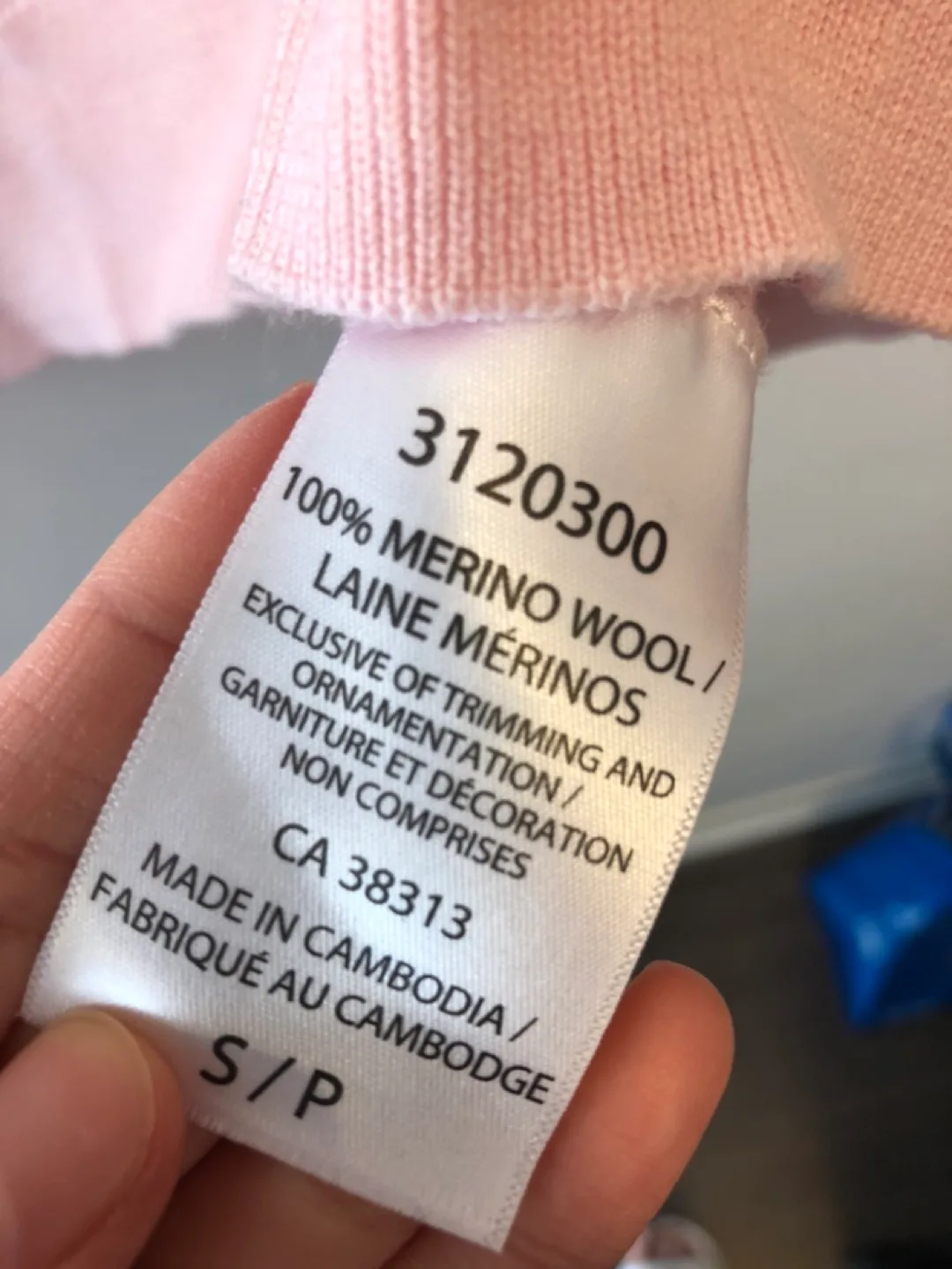 Seg'ments Pink Merino Wool V-Neck Sweater - Size Small image indicator(3)