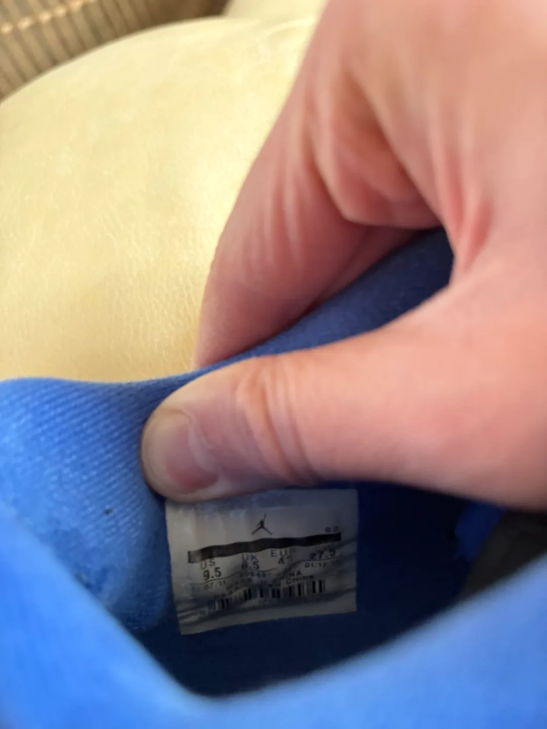 Jordan 4 Retro Cavs image indicator(7)