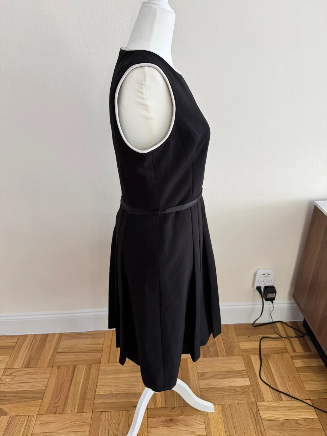 Anne Klein Black Dress | Size 6 image indicator(4)