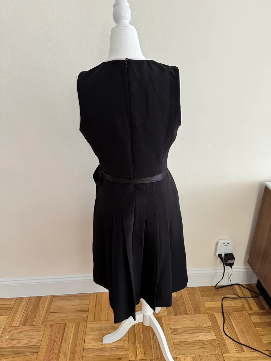 Anne Klein Black Dress | Size 6 image indicator(3)