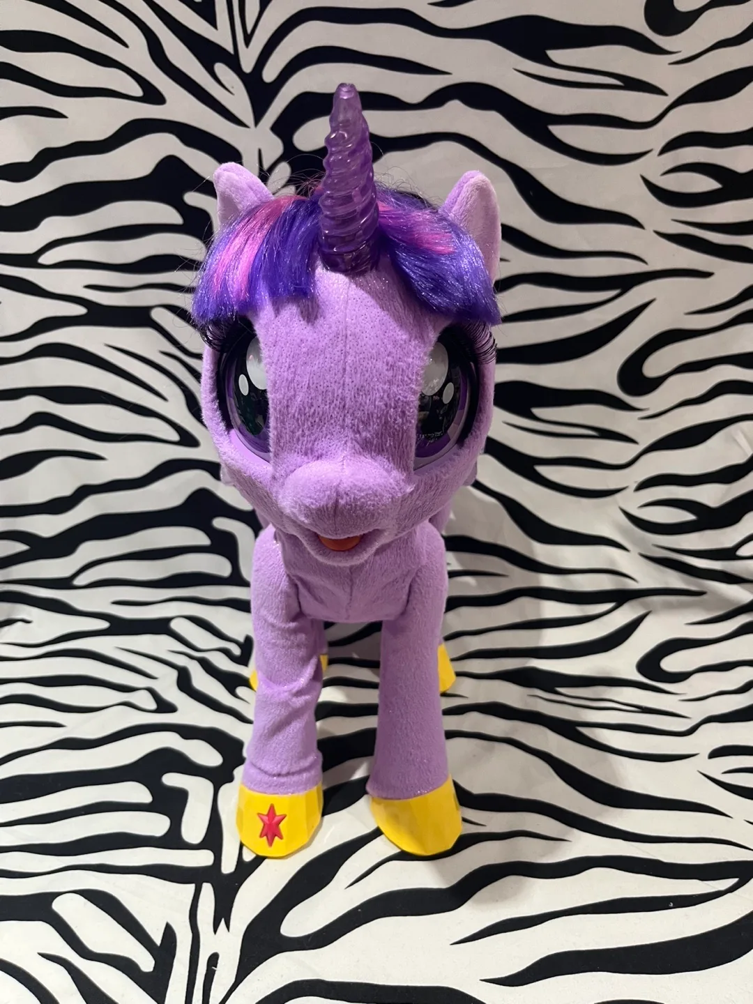 My Little Pony Talking Singing Interactive Light Up Toy. image indicator(2)