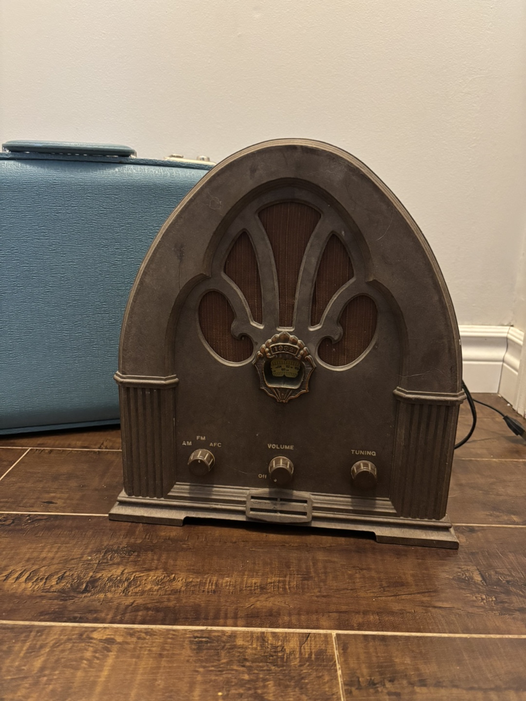 Vintage 1932 Style Radio