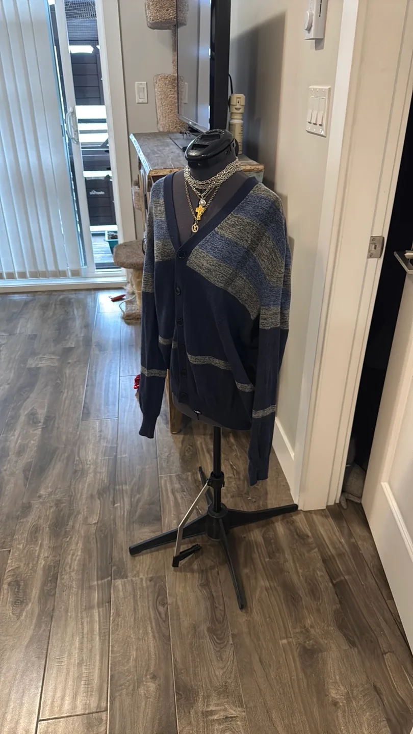 Burberry brit Men's Navy Sweater- size large (fits medium) image indicator(4)