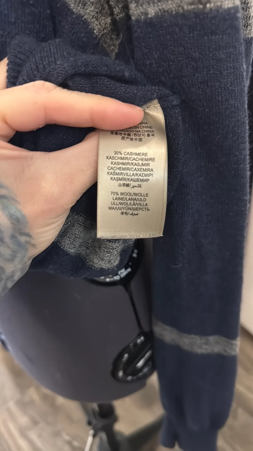 Burberry brit Men's Navy Sweater- size large (fits medium) image indicator(6)