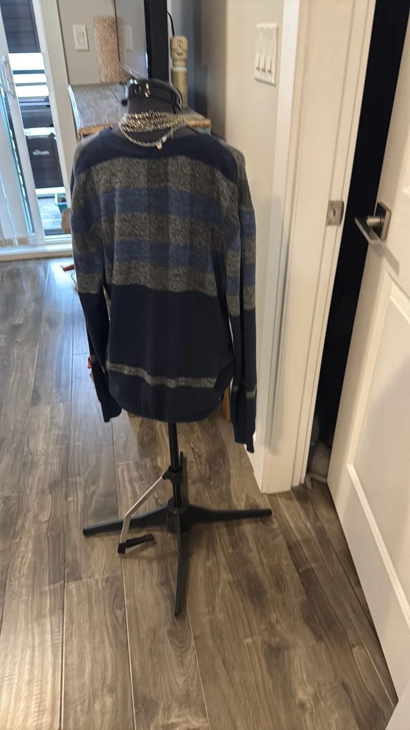 Burberry brit Men's Navy Sweater- size large (fits medium) image indicator(7)