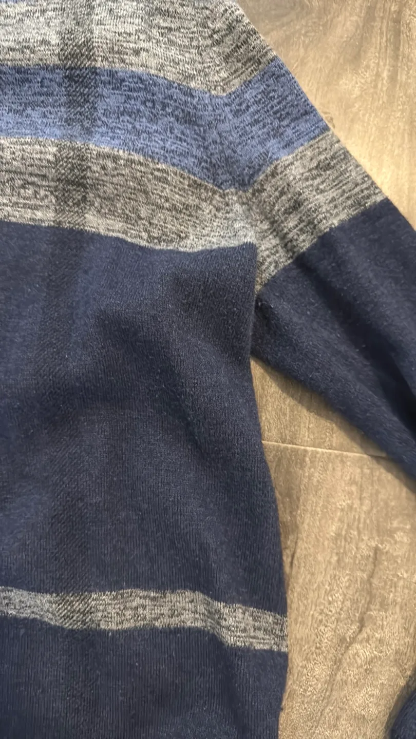 Burberry brit Men's Navy Sweater- size large (fits medium) image indicator(9)