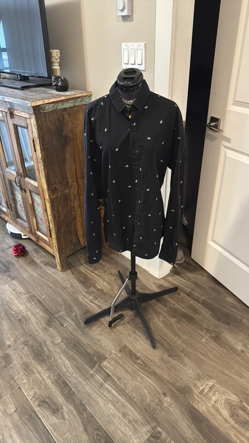 Hugo boss 100% cotton & bee 🐝 embroidery - med image indicator(2)