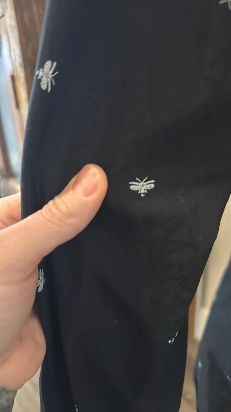 Hugo boss 100% cotton & bee 🐝 embroidery - med image indicator(9)