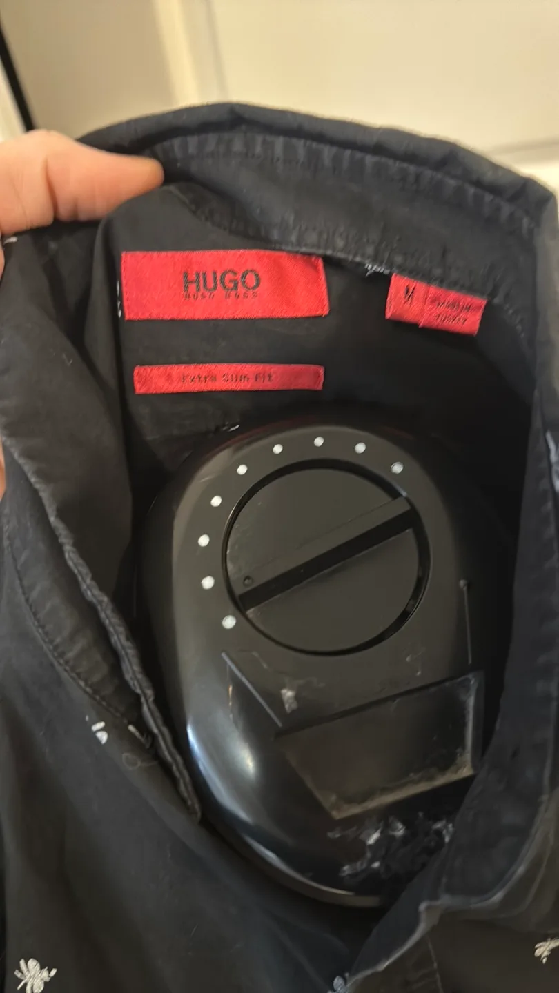 Hugo boss 100% cotton & bee 🐝 embroidery - med image indicator(7)