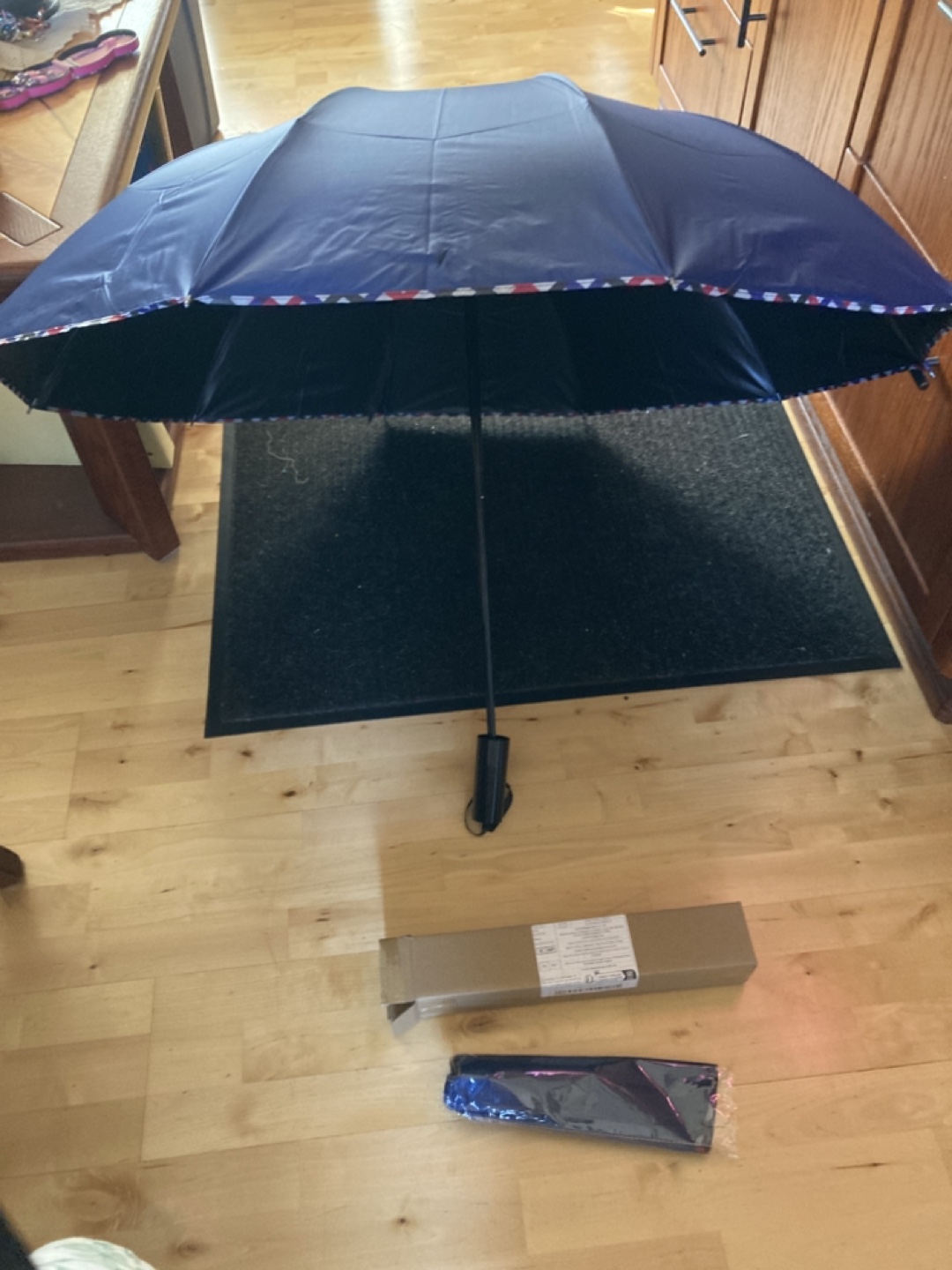Travel umbrella with hidden compartment - photo 4