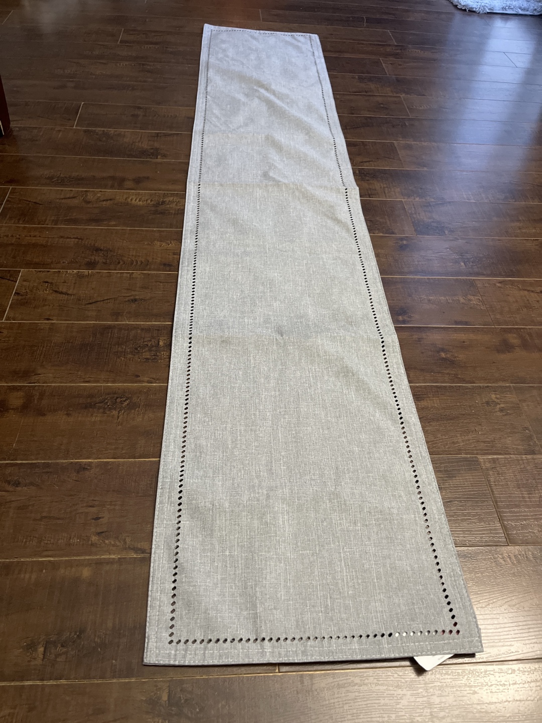 #freecycle Grey Table Runner with Scalloped Edges - photo 2