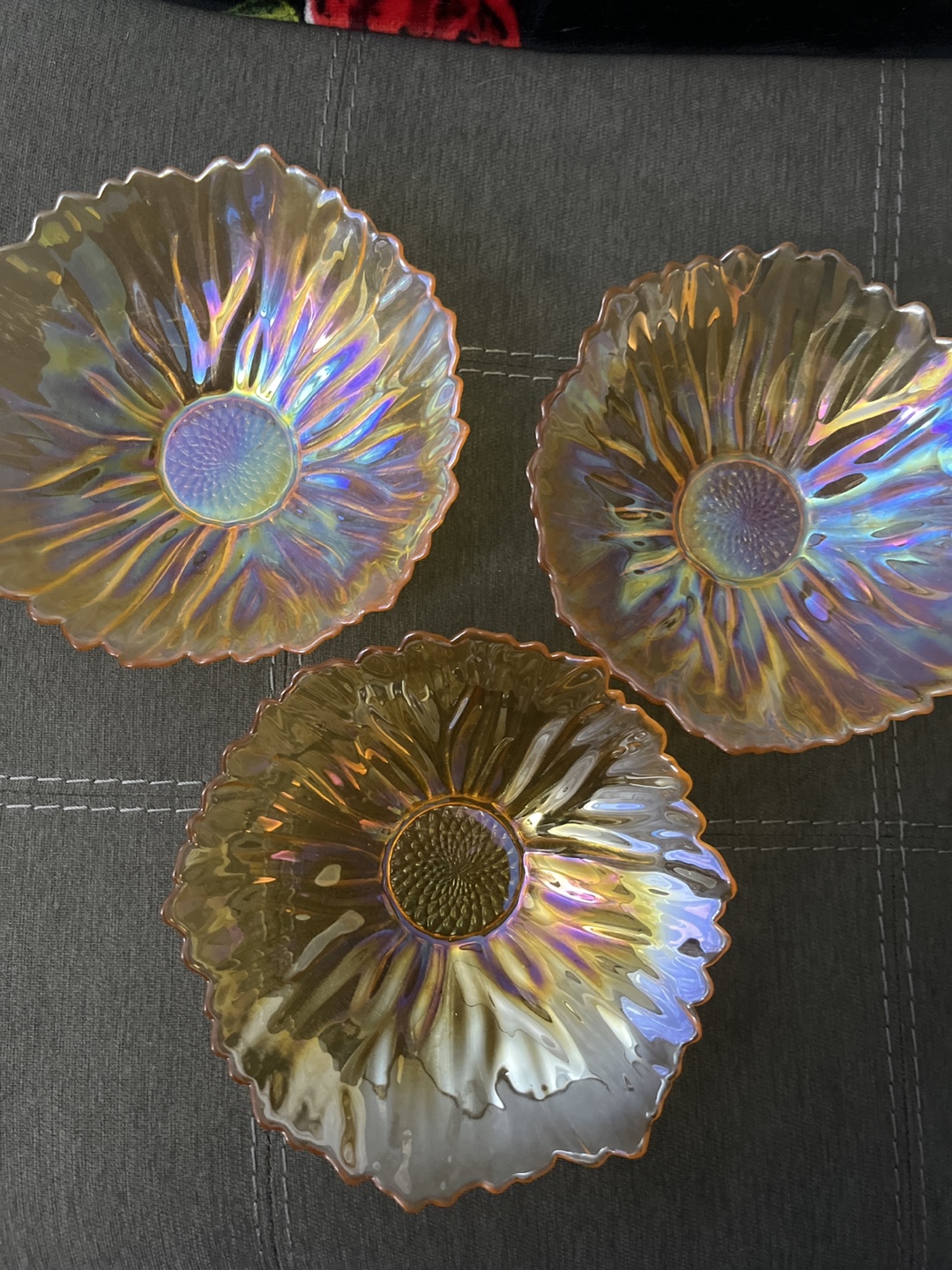 #freecycle Vintage iridescent glass sunflower bowls, set of 3