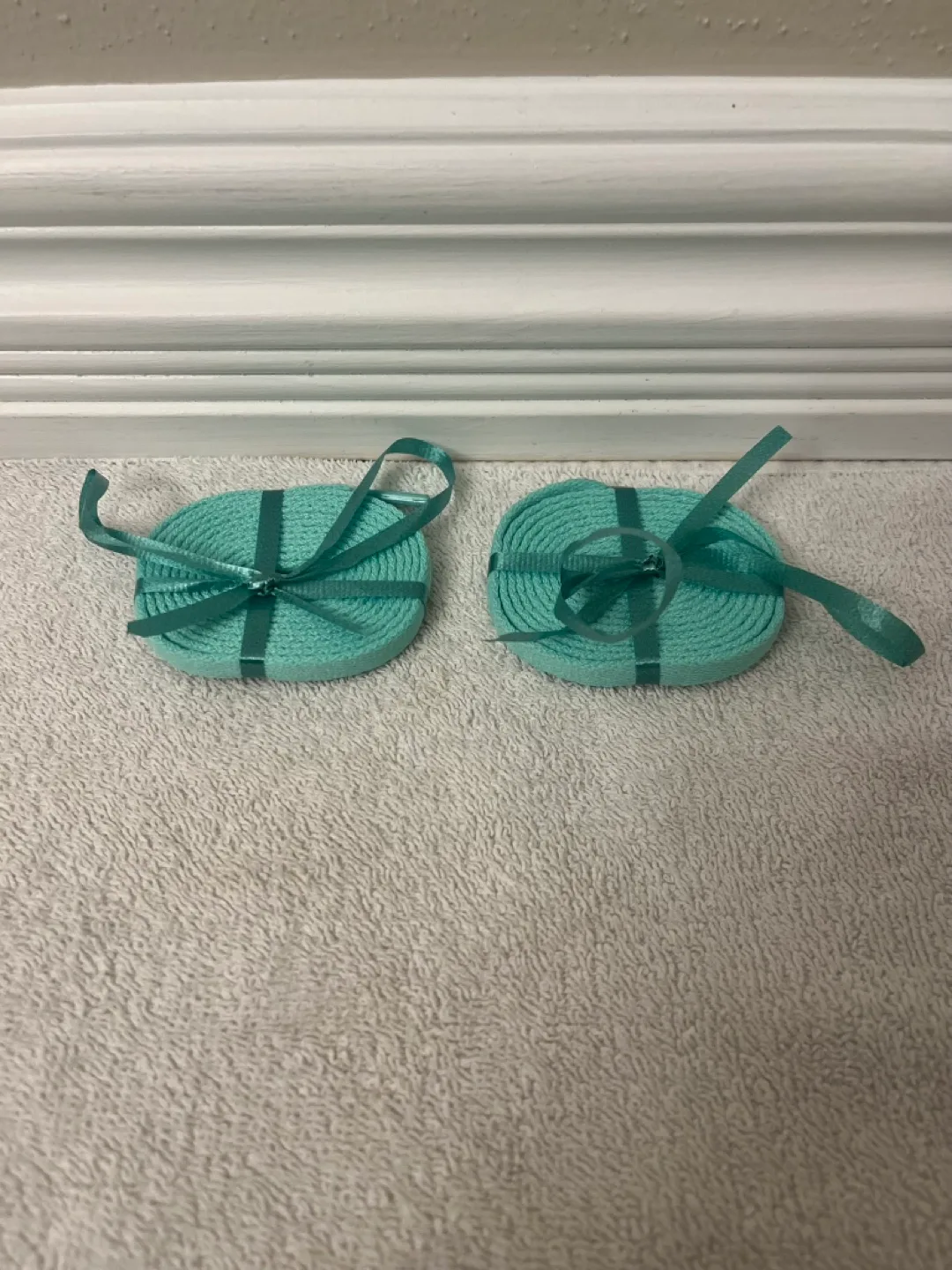 Nike Air Jordan 1 High OG 'Green Glow'. Size 5Y image indicator(9)