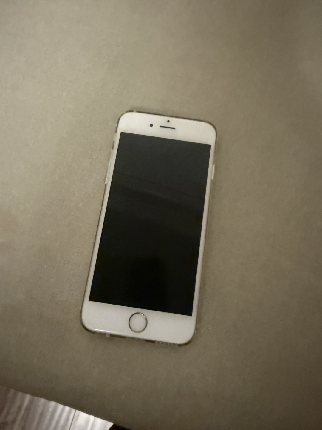 iPhone 6- Gold - 96% Battery Health