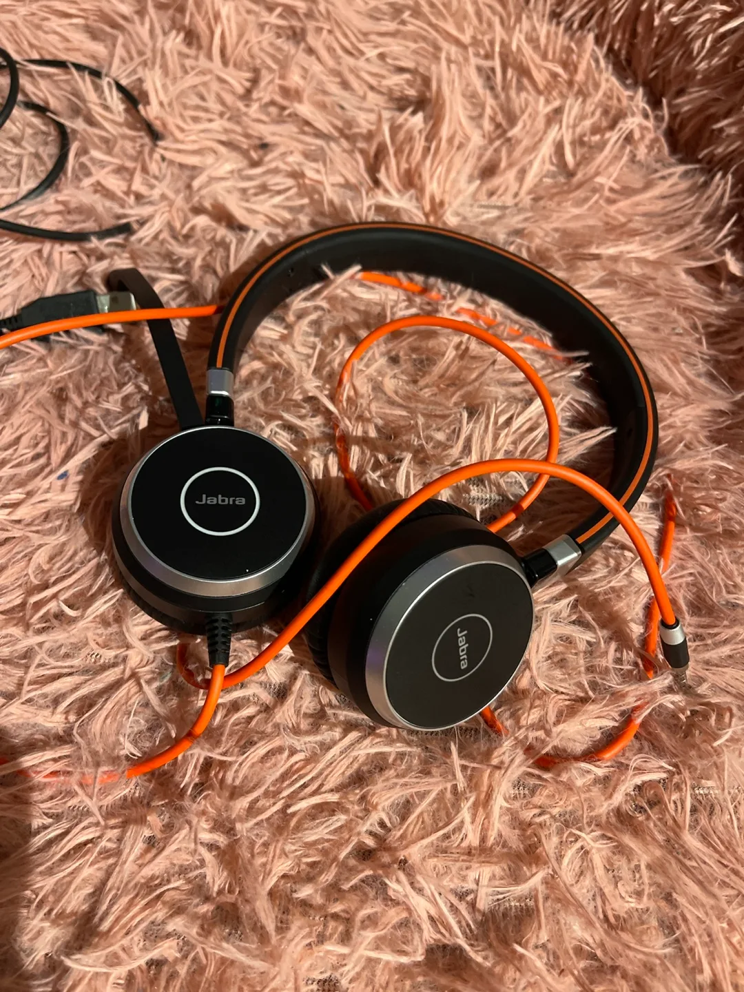 Jabra Evolve2 30 Headset with Carrying Case image indicator(2)