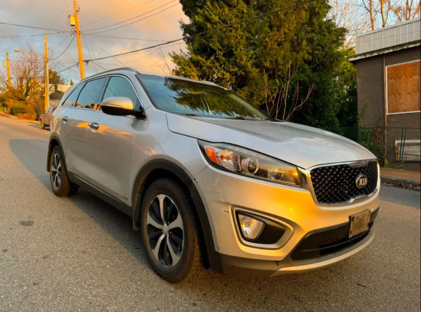 2016 Kia Sorento EX - Silver SUV image indicator(3)