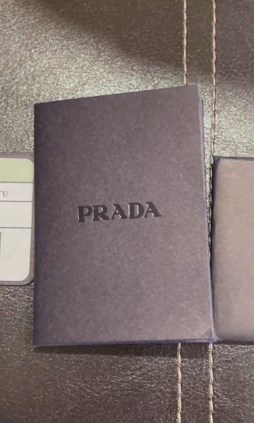 Authentic Prada Saffiano Lux Tote Bag BN2756 - photo 3