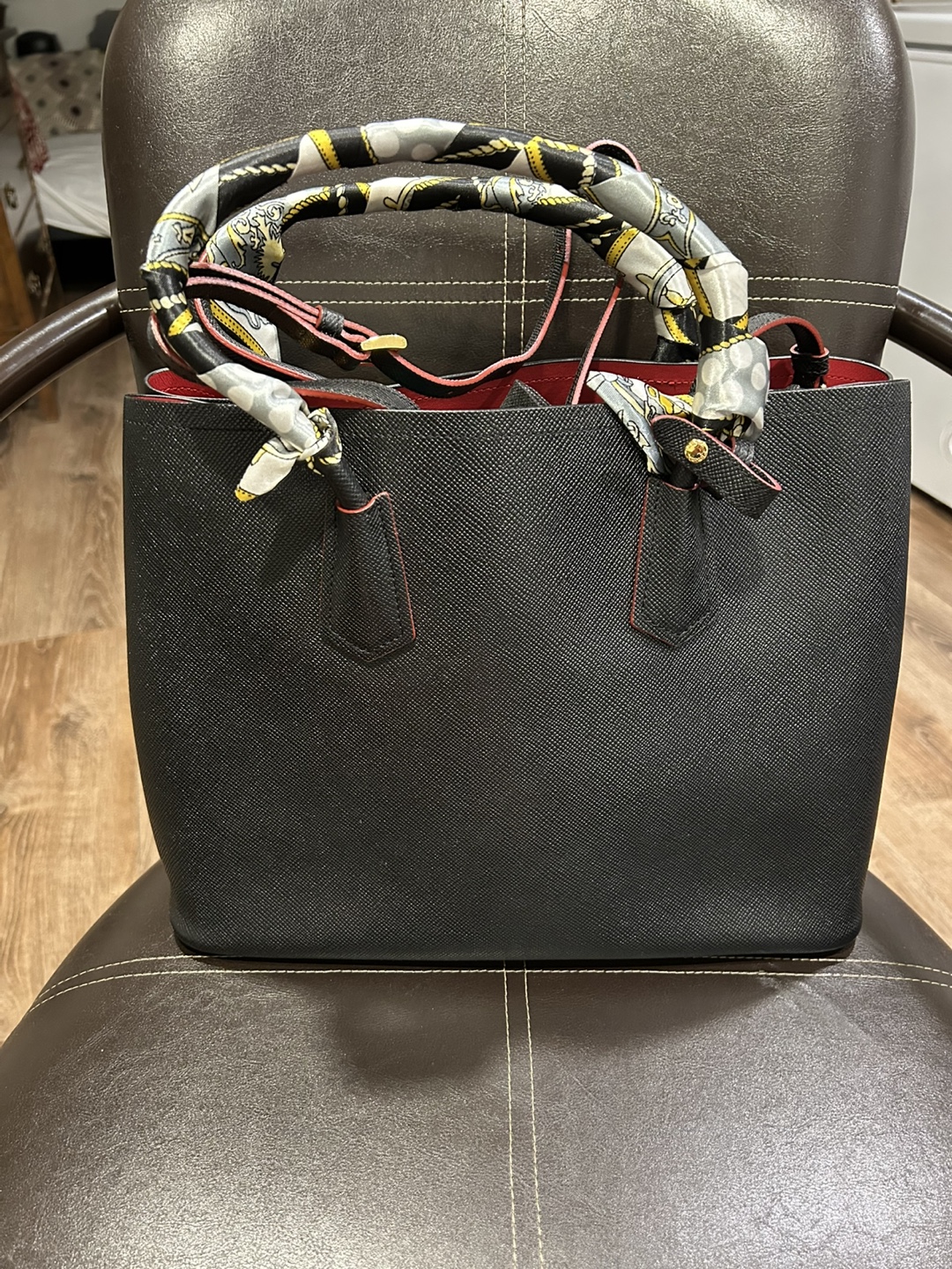 Authentic Prada Saffiano Lux Tote Bag BN2756 - photo 4
