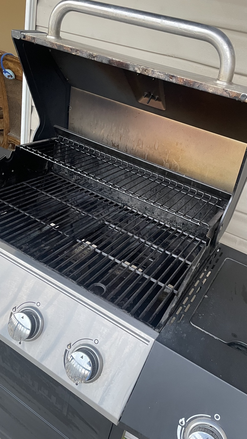 Four-Burner Propane BBQ Grill – Excellent Condition! - photo 5