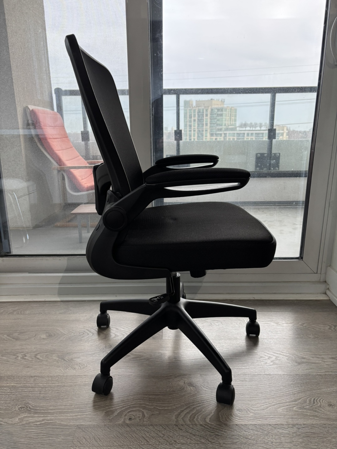 Black Mesh Office Chair - photo 2