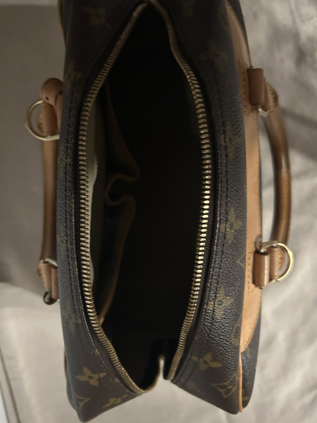 Authentic Louis Vuitton Monogram Deauville - photo 4