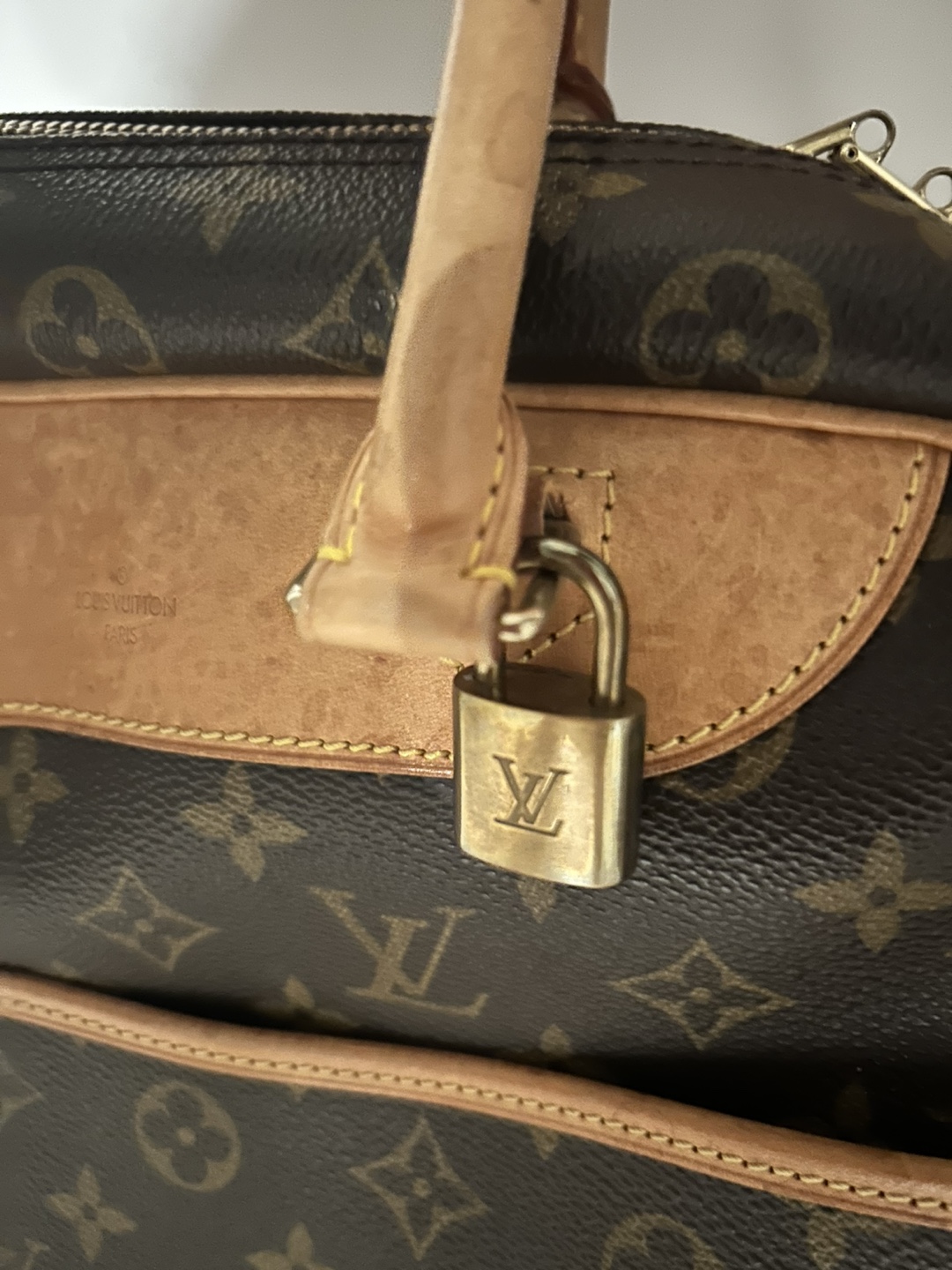 Authentic Louis Vuitton Monogram Deauville - photo 2